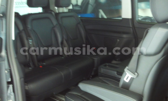 Tenga Tsaru Mercedes‒Benz Vito Zvimwe Mota in Beitbridge in Matabeleland South Tenga Tsaru Mercedes‒Benz Vito Zvimwe Mota in Beitbridge in Matabeleland South