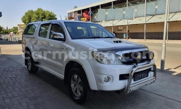 Buy Used Toyota Hilux White Car in Beitbridge in Matabeleland South