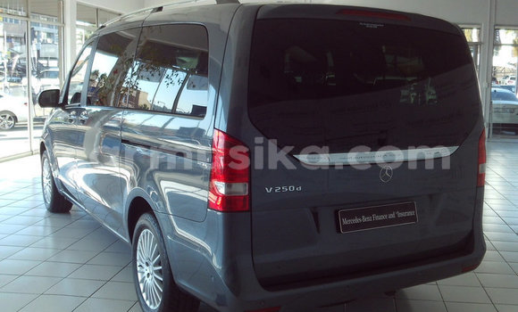 Tenga Tsaru Mercedes‒Benz Vito Zvimwe Mota in Beitbridge in Matabeleland South Tenga Tsaru Mercedes‒Benz Vito Zvimwe Mota in Beitbridge in Matabeleland South