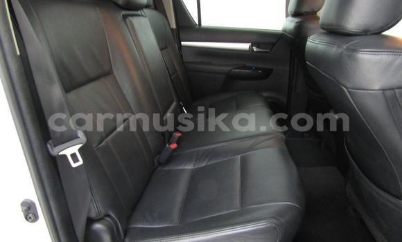 Nunua Ilio tumika Toyota Hilux Nyeupe Gari ndani ya Beitbridge nchini Matabeleland Kusini Nunua Ilio tumika Toyota Hilux Nyeupe Gari ndani ya Beitbridge nchini Matabeleland Kusini