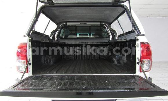 Nunua Ilio tumika Toyota Hilux Nyeupe Gari ndani ya Beitbridge nchini Matabeleland Kusini Nunua Ilio tumika Toyota Hilux Nyeupe Gari ndani ya Beitbridge nchini Matabeleland Kusini