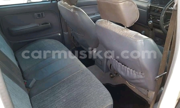 Acheter Occasion Voiture Toyota Hilux Blanc à Beitbridge, Matabeleland South Acheter Occasion Voiture Toyota Hilux Blanc à Beitbridge, Matabeleland South