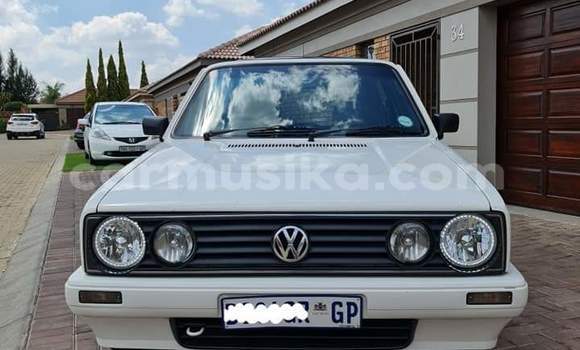 Tenga Tsaru Volkswagen Golf Chena Mota in Beitbridge in Matabeleland South