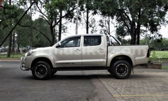 Tenga Tsaru Toyota Hilux Sirivha Mota in Beitbridge in Matabeleland South Tenga Tsaru Toyota Hilux Sirivha Mota in Beitbridge in Matabeleland South