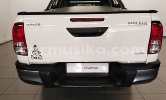 Tenga Tsaru Toyota Hilux Chena Mota in Beitbridge in Matabeleland South Tenga Tsaru Toyota Hilux Chena Mota in Beitbridge in Matabeleland South