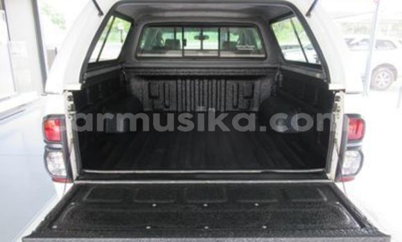 Acheter Occasion Voiture Toyota Hilux Blanc à Beitbridge, Matabeleland South Acheter Occasion Voiture Toyota Hilux Blanc à Beitbridge, Matabeleland South