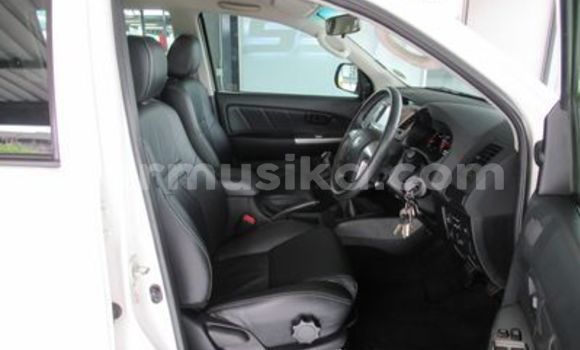 Acheter Occasion Voiture Toyota Hilux Blanc à Beitbridge, Matabeleland South Acheter Occasion Voiture Toyota Hilux Blanc à Beitbridge, Matabeleland South