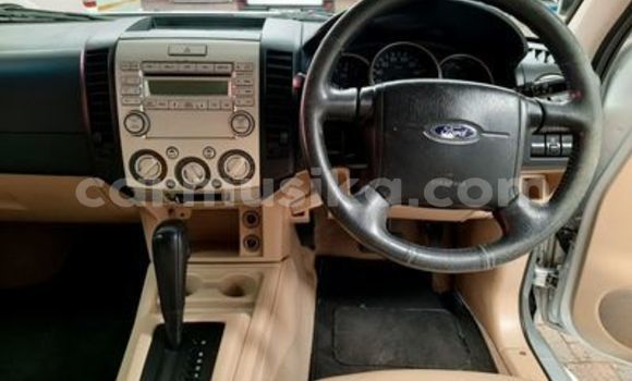 Acheter Occasion Voiture Ford Everest Gris à Beitbridge, Matabeleland South Acheter Occasion Voiture Ford Everest Gris à Beitbridge, Matabeleland South