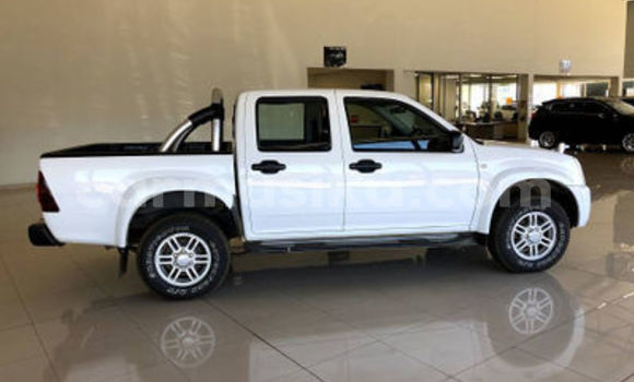 Tenga Tsaru Isuzu KB Chena Mota in Beitbridge in Matabeleland South