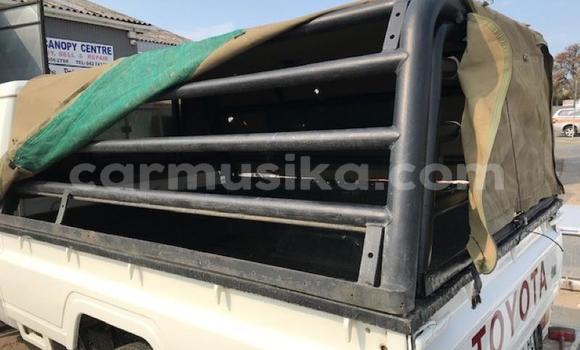 Acheter Occasion Voiture Toyota Land Cruiser Blanc à Beitbridge, Matabeleland South Acheter Occasion Voiture Toyota Land Cruiser Blanc à Beitbridge, Matabeleland South