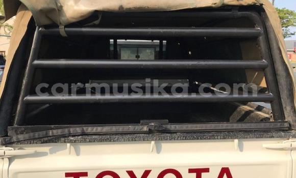 Acheter Occasion Voiture Toyota Land Cruiser Blanc à Beitbridge, Matabeleland South Acheter Occasion Voiture Toyota Land Cruiser Blanc à Beitbridge, Matabeleland South