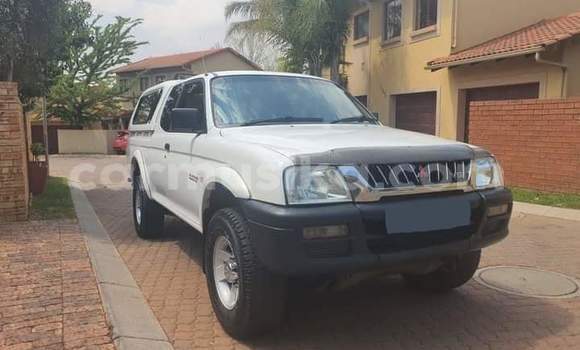 Buy Used Mitsubishi Colt White Car in Beitbridge in Matabeleland South