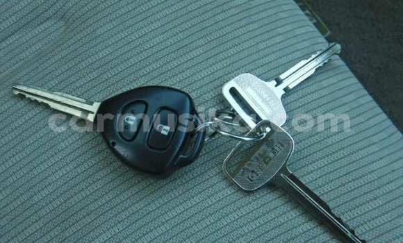 Acheter Occasion Voiture Toyota Belta Blanc à Beitbridge, Matabeleland South Acheter Occasion Voiture Toyota Belta Blanc à Beitbridge, Matabeleland South