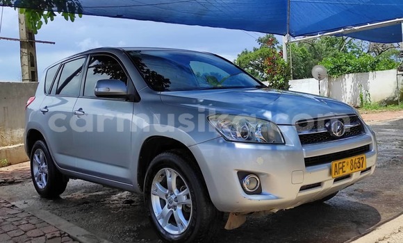 Nunua Ilio tumika Toyota RAV4 Fedha Gari ndani ya Harare nchini Harare Nunua Ilio tumika Toyota RAV4 Fedha Gari ndani ya Harare nchini Harare