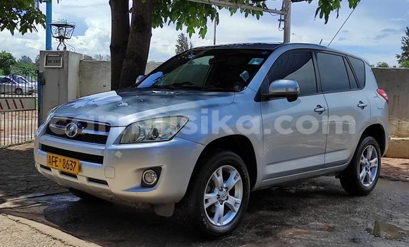 Nunua Ilio tumika Toyota RAV4 Fedha Gari ndani ya Harare nchini Harare Nunua Ilio tumika Toyota RAV4 Fedha Gari ndani ya Harare nchini Harare