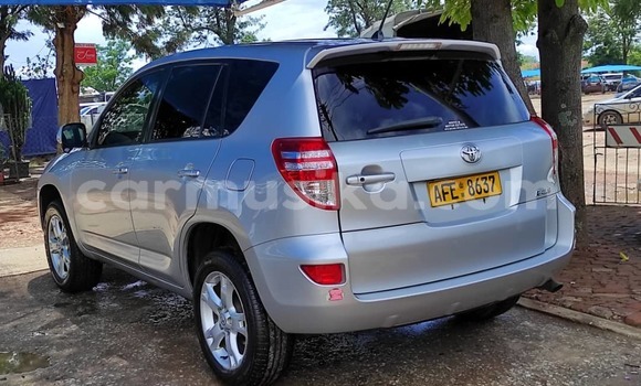 Nunua Ilio tumika Toyota RAV4 Fedha Gari ndani ya Harare nchini Harare Nunua Ilio tumika Toyota RAV4 Fedha Gari ndani ya Harare nchini Harare