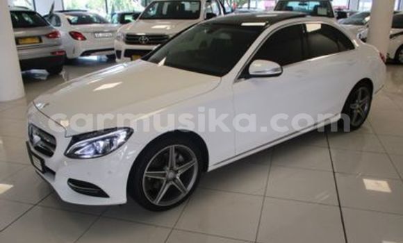 Nunua Ilio tumika Mercedes‒Benz C–Class Nyeupe Gari ndani ya Beitbridge nchini Matabeleland Kusini