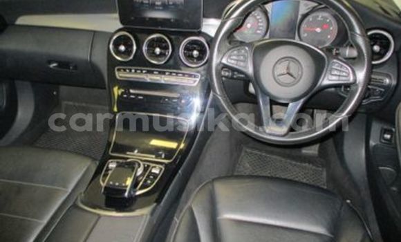 Nunua Ilio tumika Mercedes‒Benz C–Class Nyeupe Gari ndani ya Beitbridge nchini Matabeleland Kusini Nunua Ilio tumika Mercedes‒Benz C–Class Nyeupe Gari ndani ya Beitbridge nchini Matabeleland Kusini