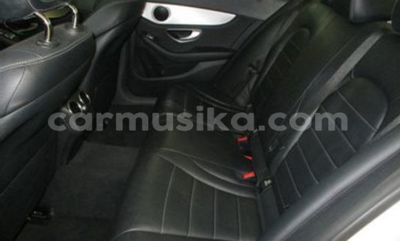 Nunua Ilio tumika Mercedes‒Benz C–Class Nyeupe Gari ndani ya Beitbridge nchini Matabeleland Kusini Nunua Ilio tumika Mercedes‒Benz C–Class Nyeupe Gari ndani ya Beitbridge nchini Matabeleland Kusini