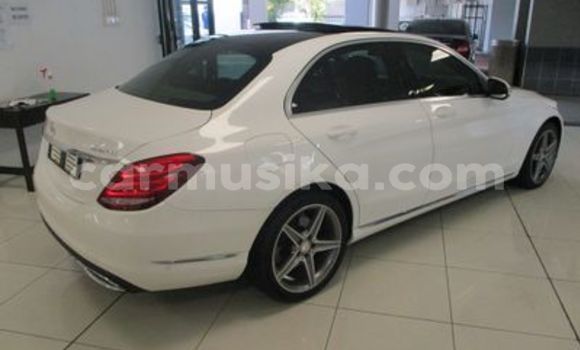 Nunua Ilio tumika Mercedes‒Benz C–Class Nyeupe Gari ndani ya Beitbridge nchini Matabeleland Kusini Nunua Ilio tumika Mercedes‒Benz C–Class Nyeupe Gari ndani ya Beitbridge nchini Matabeleland Kusini