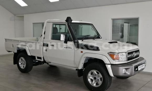 Buy Used Toyota Land Cruiser White Car in Beitbridge in Matabeleland South Buy Used Toyota Land Cruiser White Car in Beitbridge in Matabeleland South
