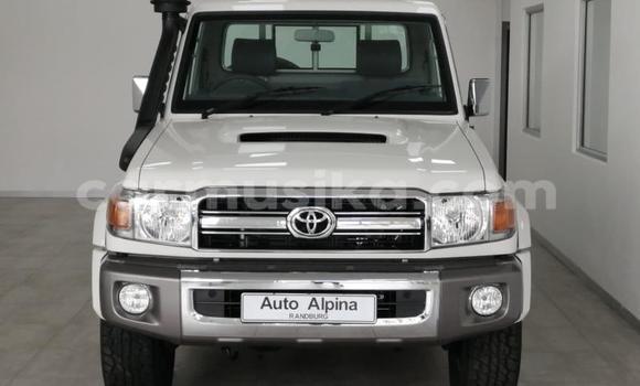 Buy Used Toyota Land Cruiser White Car in Beitbridge in Matabeleland South Buy Used Toyota Land Cruiser White Car in Beitbridge in Matabeleland South