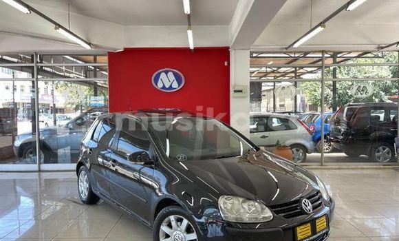 Tenga Tsaru Volkswagen Golf Beige Mota in Beitbridge in Matabeleland South