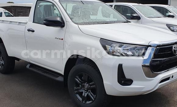 Buy Used Toyota Hilux White Car in Beitbridge in Matabeleland South