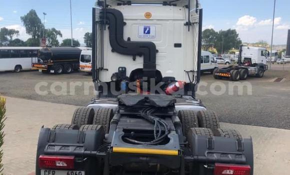 Acheter Occasion Utilitaire Scania R420 Blanc à Beitbridge, Matabeleland South Acheter Occasion Utilitaire Scania R420 Blanc à Beitbridge, Matabeleland South