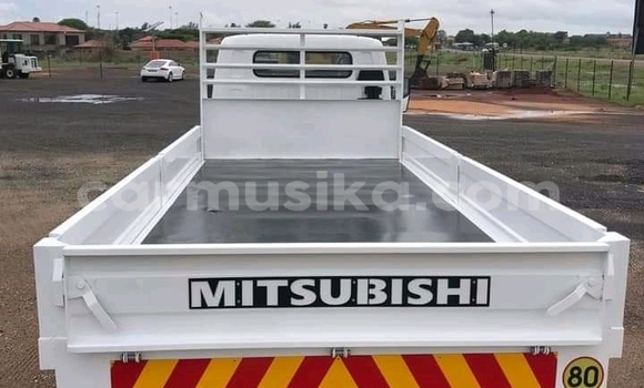 Buy Used Mitsubishi Canter White Truck in Beitbridge in Matabeleland South Buy Used Mitsubishi Canter White Truck in Beitbridge in Matabeleland South