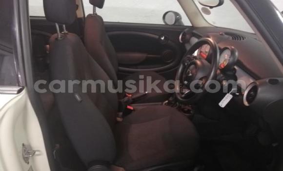 Acheter Occasion Voiture MINI Clubman Blanc à Beitbridge, Matabeleland South Acheter Occasion Voiture MINI Clubman Blanc à Beitbridge, Matabeleland South