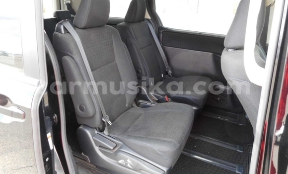 Acheter Occasion Voiture Toyota Voxy Noir à Beitbridge, Matabeleland South Acheter Occasion Voiture Toyota Voxy Noir à Beitbridge, Matabeleland South