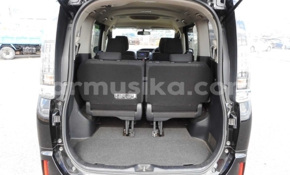 Acheter Occasion Voiture Toyota Voxy Noir à Beitbridge, Matabeleland South Acheter Occasion Voiture Toyota Voxy Noir à Beitbridge, Matabeleland South