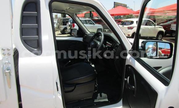 Acheter Occasion Voiture Mahindra CL Blanc à Beitbridge, Matabeleland South Acheter Occasion Voiture Mahindra CL Blanc à Beitbridge, Matabeleland South