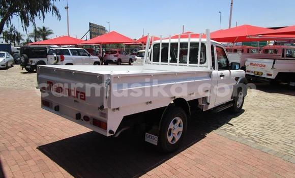 Acheter Occasion Voiture Mahindra CL Blanc à Beitbridge, Matabeleland South Acheter Occasion Voiture Mahindra CL Blanc à Beitbridge, Matabeleland South