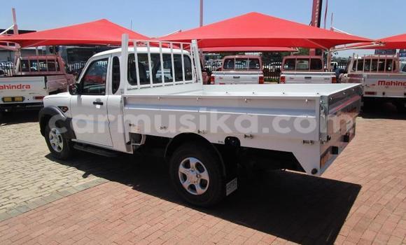 Acheter Occasion Voiture Mahindra CL Blanc à Beitbridge, Matabeleland South Acheter Occasion Voiture Mahindra CL Blanc à Beitbridge, Matabeleland South