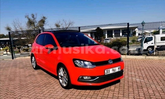 Nunua Ilio tumika Volkswagen Polo Nyekundu Gari ndani ya Beitbridge nchini Matabeleland Kusini