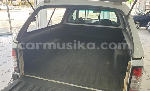 Nunua Ilio tumika Ford B-MAX Nyeupe Gari ndani ya Beitbridge nchini Matabeleland Kusini Nunua Ilio tumika Ford B-MAX Nyeupe Gari ndani ya Beitbridge nchini Matabeleland Kusini