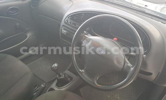 Nunua Ilio tumika Ford B-MAX Nyeupe Gari ndani ya Beitbridge nchini Matabeleland Kusini Nunua Ilio tumika Ford B-MAX Nyeupe Gari ndani ya Beitbridge nchini Matabeleland Kusini