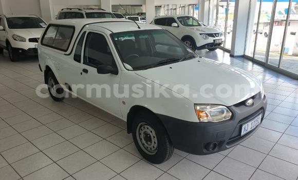 Nunua Ilio tumika Ford B-MAX Nyeupe Gari ndani ya Beitbridge nchini Matabeleland Kusini Nunua Ilio tumika Ford B-MAX Nyeupe Gari ndani ya Beitbridge nchini Matabeleland Kusini