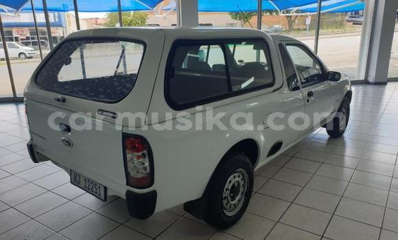 Nunua Ilio tumika Ford B-MAX Nyeupe Gari ndani ya Beitbridge nchini Matabeleland Kusini Nunua Ilio tumika Ford B-MAX Nyeupe Gari ndani ya Beitbridge nchini Matabeleland Kusini