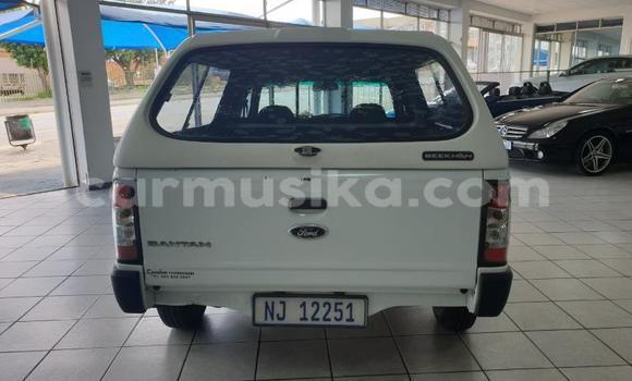 Nunua Ilio tumika Ford B-MAX Nyeupe Gari ndani ya Beitbridge nchini Matabeleland Kusini Nunua Ilio tumika Ford B-MAX Nyeupe Gari ndani ya Beitbridge nchini Matabeleland Kusini
