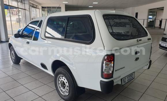 Nunua Ilio tumika Ford B-MAX Nyeupe Gari ndani ya Beitbridge nchini Matabeleland Kusini Nunua Ilio tumika Ford B-MAX Nyeupe Gari ndani ya Beitbridge nchini Matabeleland Kusini