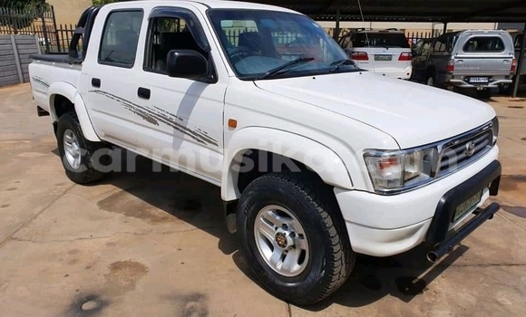 Tenga Tsaru Toyota Hilux Chena Mota in Beitbridge in Matabeleland South Tenga Tsaru Toyota Hilux Chena Mota in Beitbridge in Matabeleland South