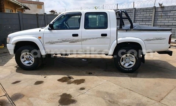 Tenga Tsaru Toyota Hilux Chena Mota in Beitbridge in Matabeleland South Tenga Tsaru Toyota Hilux Chena Mota in Beitbridge in Matabeleland South