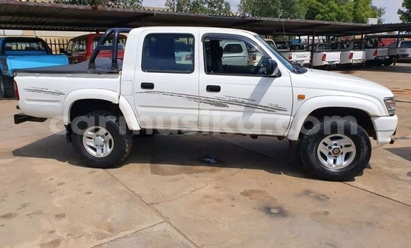 Tenga Tsaru Toyota Hilux Chena Mota in Beitbridge in Matabeleland South Tenga Tsaru Toyota Hilux Chena Mota in Beitbridge in Matabeleland South