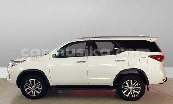 Tenga Tsaru Toyota Hilux Chena Mota in Beitbridge in Matabeleland South Tenga Tsaru Toyota Hilux Chena Mota in Beitbridge in Matabeleland South