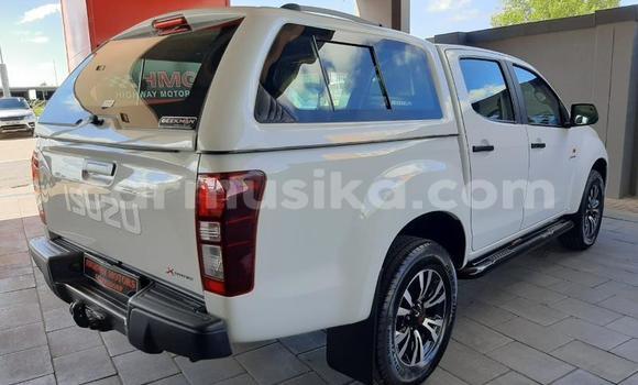 Tenga Tsaru Isuzu KB Chena Mota in Harare in Harare Tenga Tsaru Isuzu KB Chena Mota in Harare in Harare