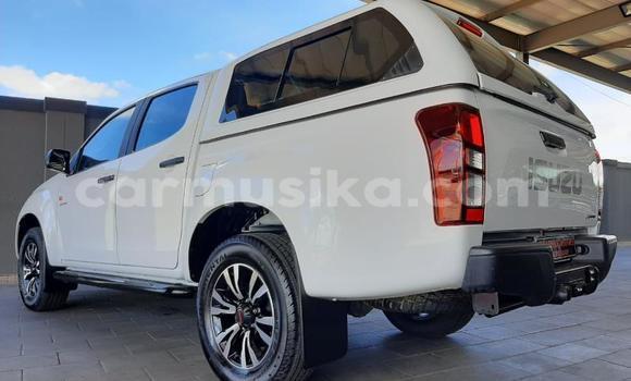 Tenga Tsaru Isuzu KB Chena Mota in Harare in Harare Tenga Tsaru Isuzu KB Chena Mota in Harare in Harare