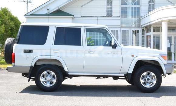 Nunua Ilio tumika Toyota Land Cruiser Nyeupe Gari ndani ya Beitbridge nchini Matabeleland Kusini Nunua Ilio tumika Toyota Land Cruiser Nyeupe Gari ndani ya Beitbridge nchini Matabeleland Kusini